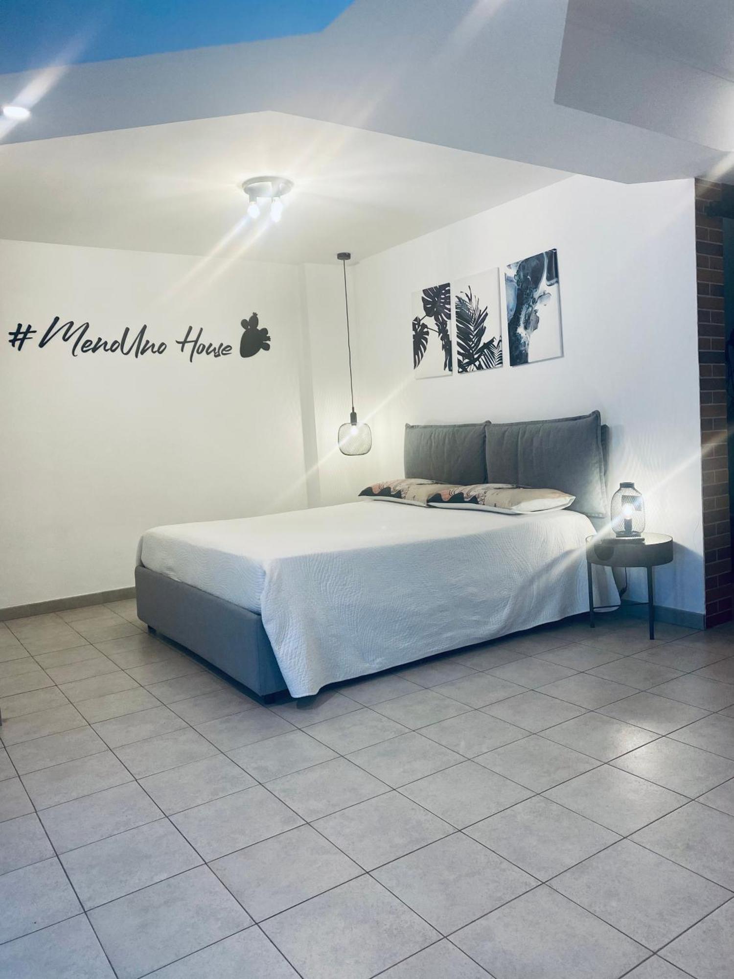 Апартаменты Menouno House Crispiano Номер фото